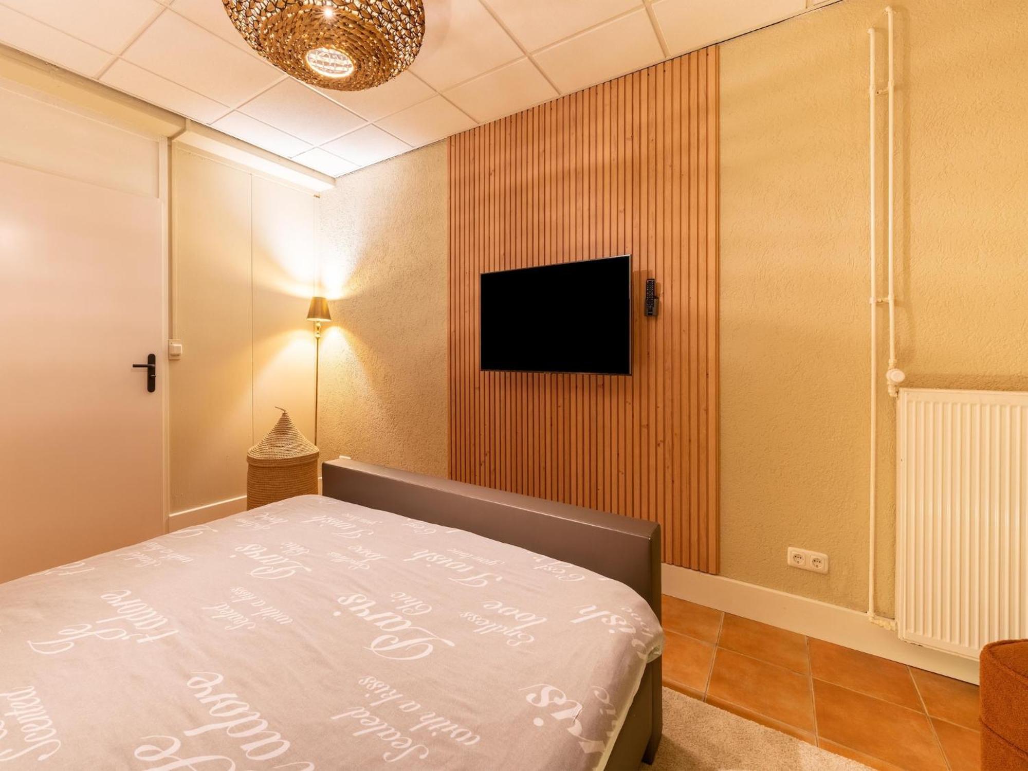 Luxury In Schin Op Geul With Bubble Bath And Sauna